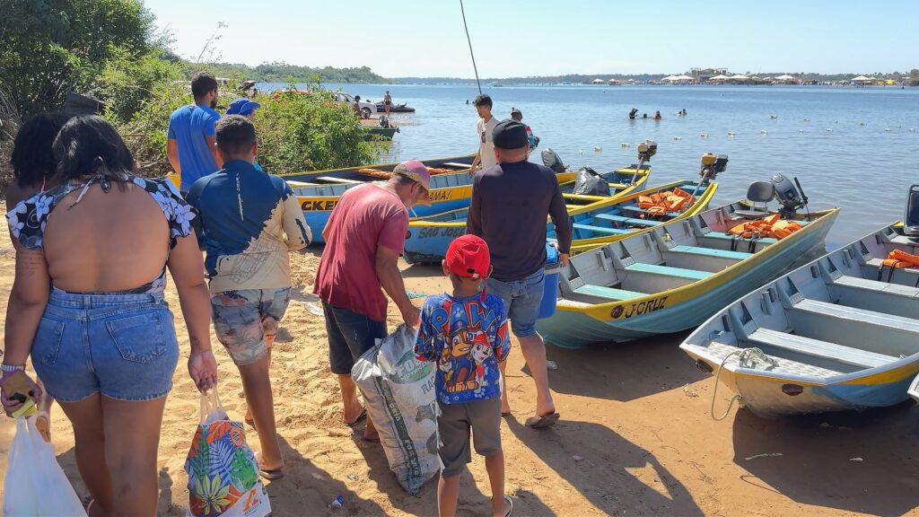 Barqueiro garante travessia segura até a Praia do Pontão2