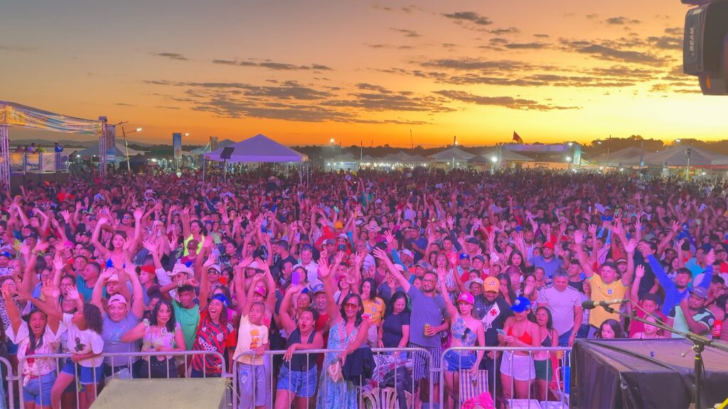 Praia do Pontão volta a atrair turistas com shows e estrutura reforçada