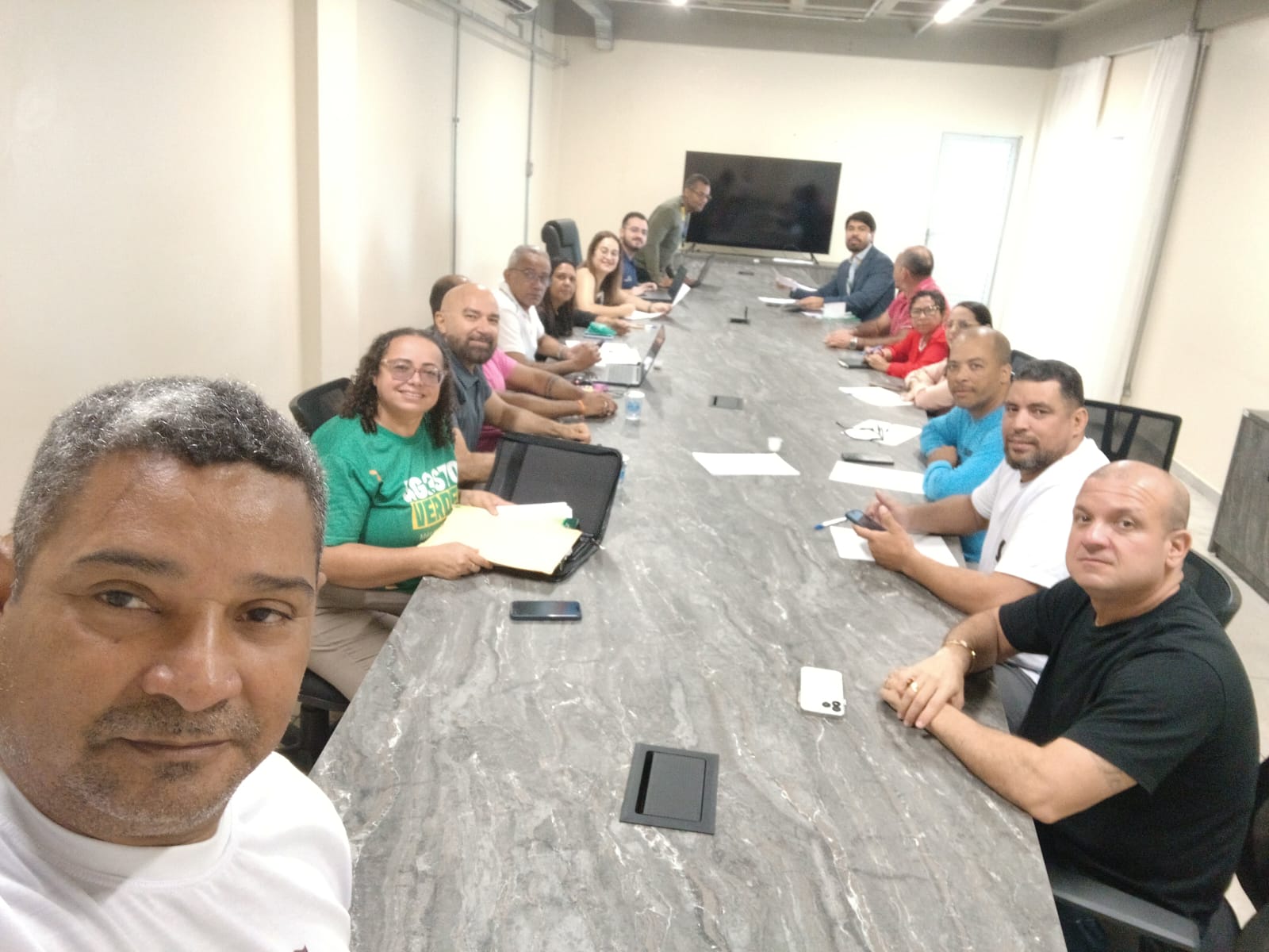 Canaã dos Carajás fecha reajuste salarial 2026 com 7% no salário-base e 20% no Vale-Alimentação