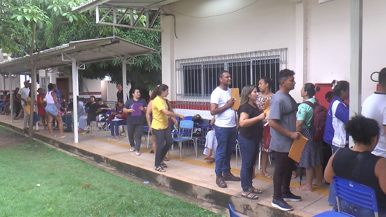 Falta de vagas no ensino médio em Canaã dos Carajás 2026: pais recorrem a Conselho Tutelar e MP em filas na Escola João Nelson